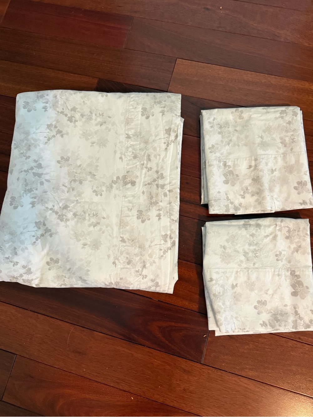 Ralph Lauren Gray Floral on White Queen Flat Sheet+ 2 Pillowcases